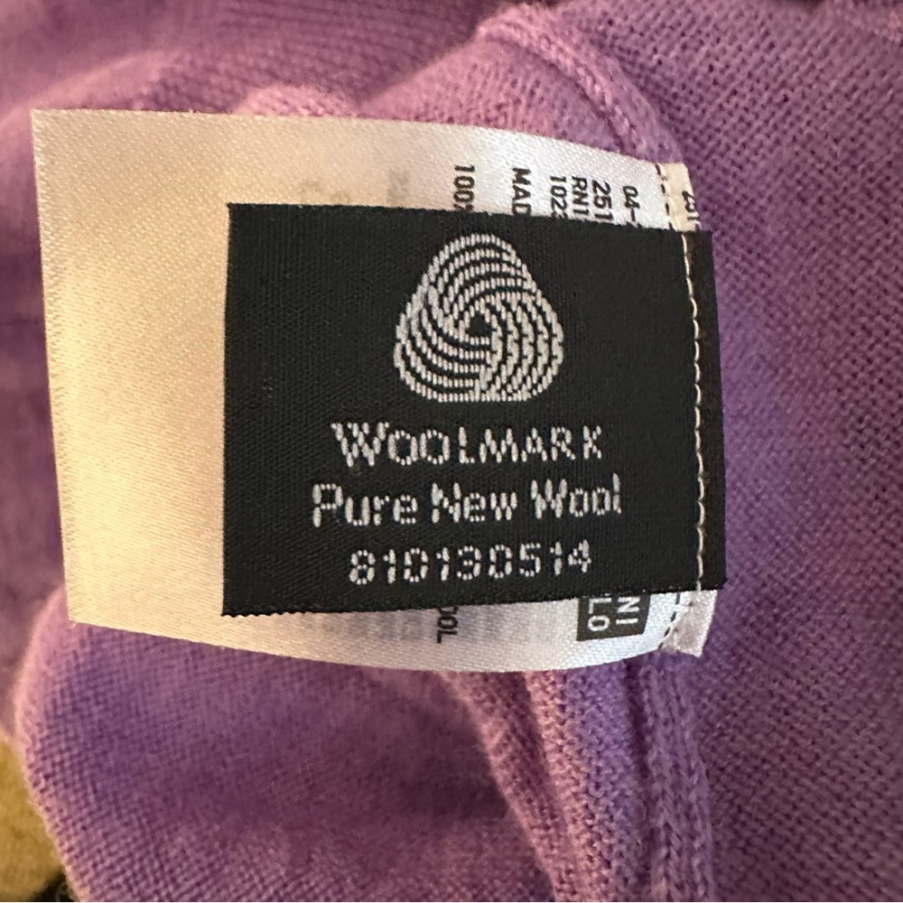 Uniqlo purple V-neck preppy academia sweater Size M Pure new wool - Picture 8 of 9